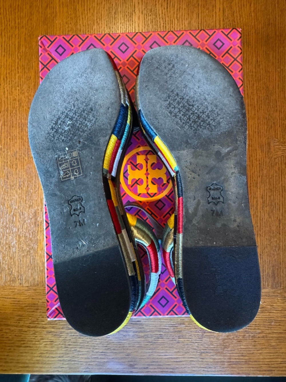 Tory Burch Black Leather Sandals with Multicolor Woven Platform - Picture 2 of 7